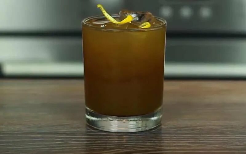 Кара карагат туманы коктейлинин фиолетовый палитрадагы сүрөтү